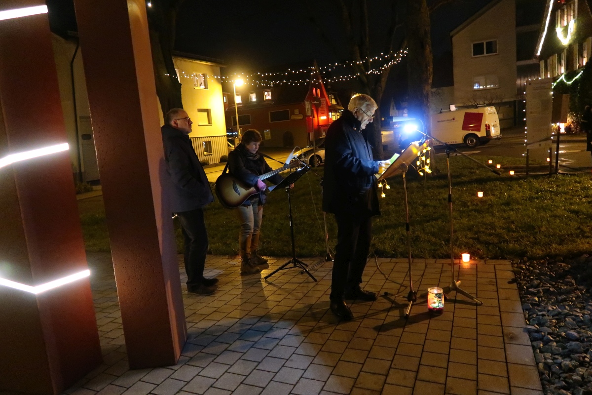 Weihnachtssingen am Waldenserplatz Palmbach 2017